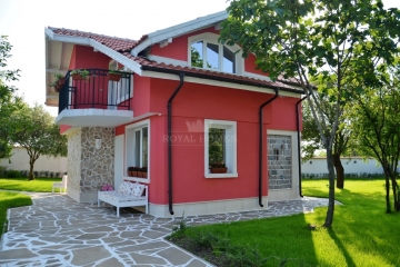 Неповторимый и уютный дом в Болгарии для круглогодичного проживания. Дом на первой линии у моря в изысканном стиле.