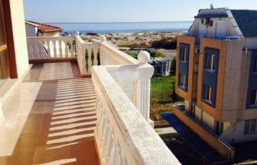 Купить квартиру от застройщика на побережье Болгарии. Новостройка для круглогодичного проживания в городе Приморско рядом с морем.
