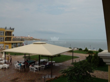 Двухкомнатная квартира с видом на море. Вторичная недвижимость на продажу в Болгарии на первой линии моря.