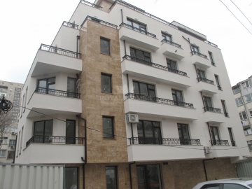 Трехкомнатная квартира в самом центре Бургаса. Недвижимость в Болгарии около моря для круглогодичного проживания.