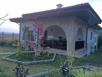 Дом в Болгарии в коттеджном поселке. Купить недвижимость в Кошарица для пенсионеров.