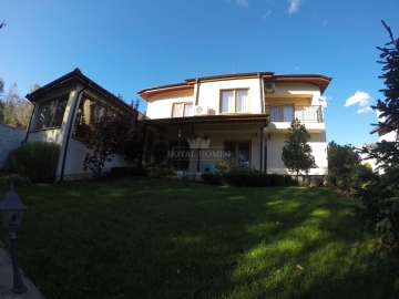 Купить дом недалеко от города Бургас. Недвижимость в деревне Болгарии для круглогодичного проживания.