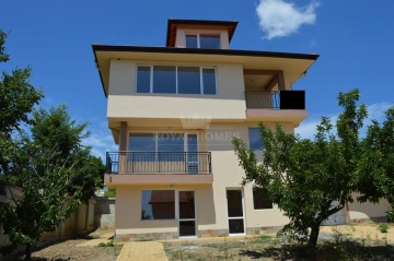 Купить  новый трехэтажный  дом в Болгарии с бассейном. Вилла в Святом Власе на берегу моря.