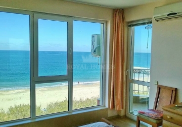 Купить трехкомнатную квартиру в Болгарии с шикарным видом на море. Вторичная недвижимость в Поморие для круглогодичного проживания.