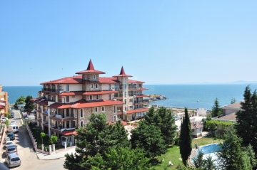 Вторичная недвижимость в Болгарии на первой линии моря. Двухкомнатная квартира в Равда с видом на море.