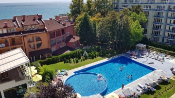 Недорого купить квартиру у моря в Болгарии – Равда, комплекс «Оазис» на первой линии