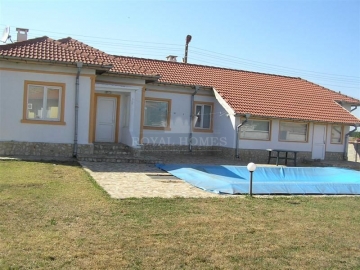 Купить сельски дом с участком в Болгарии. Сельская недвижимость у моря недорого в селе Соколово, Варна.
