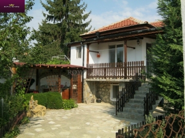 Купить дом в Болгарии недорого. Предлагаем  дом в Болгарии с земельным участком в деревне Близнаци.
