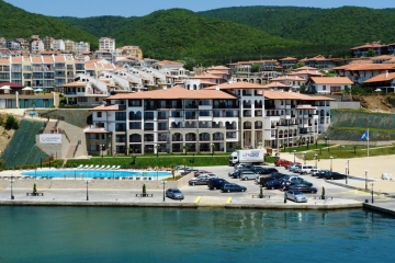 Квартира с 1 спальней в комплексе Арена на первой линии моря в Святом Власе